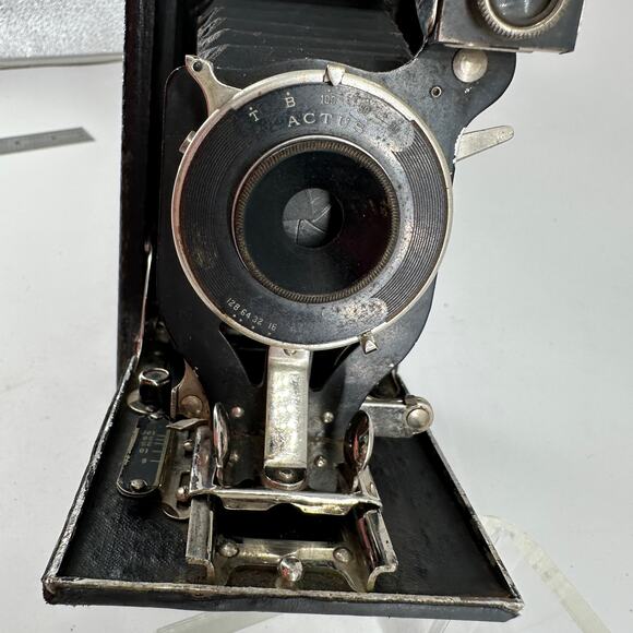 Vintage Folding Bellows Camera with Actus Lens & Leather Case - Picture 4 of 10
